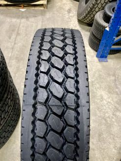 Double Coin RLB400 – 11R22.5 Drive Tires (16-Ply)